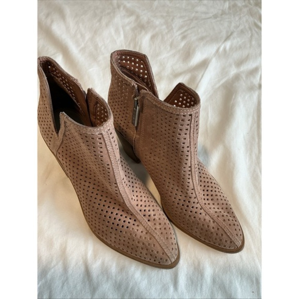 1. STATE Larocka Suede Stacked Heel Perforated Ankle Booties Blush Pink Size 8.5
